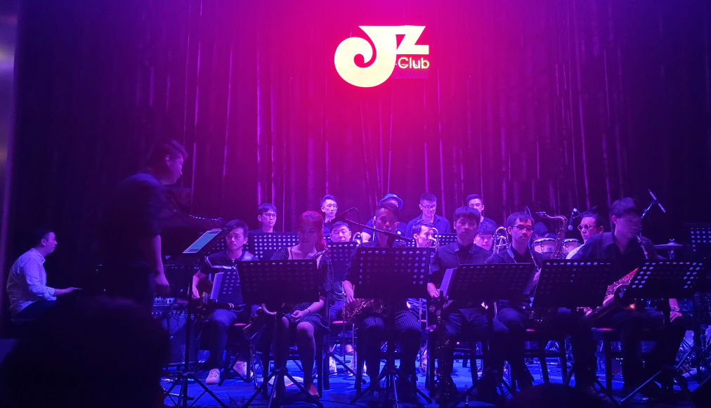 JZclub 爵士大乐队，好多都是星海音乐学院的学生